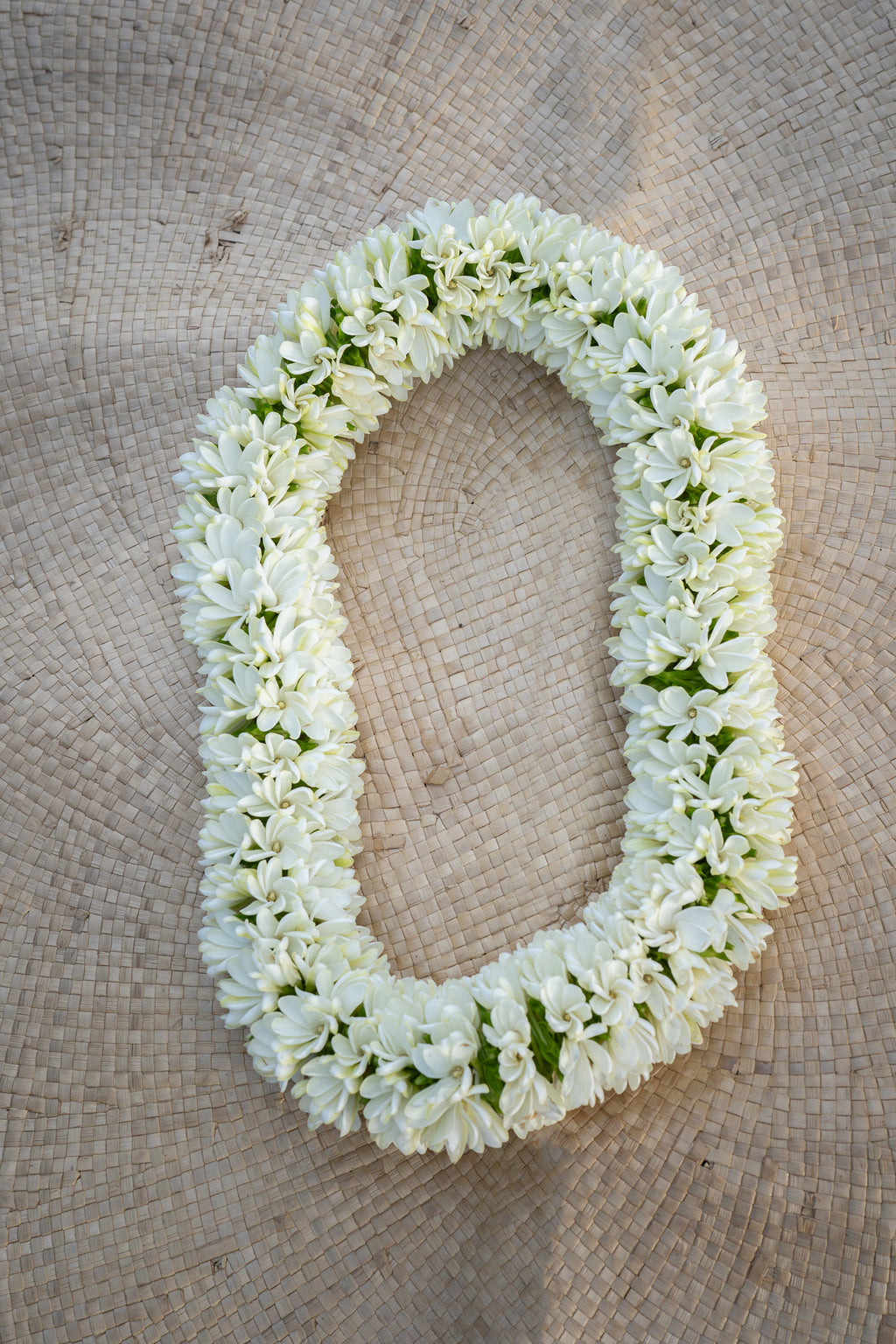 Couronne de cou royale classique blanc