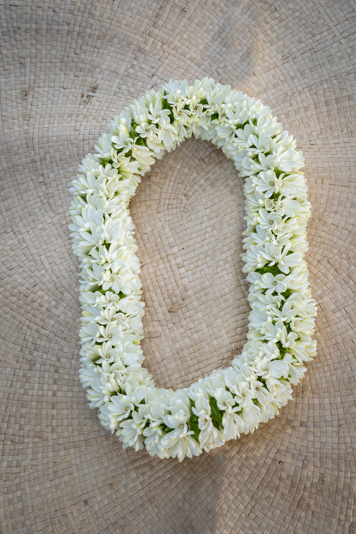 Couronne de cou royale classique blanc